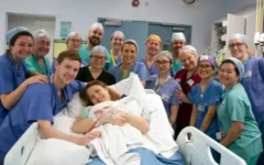 Primeira-bebe-no-Reino-Unido-nasce-apos-transplante-de-utero-da-tia-640×427